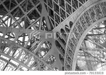 Patterns and design of metal structures and attachment points and intersections Patterns and design of metal structures and attachment points and intersections 70133819