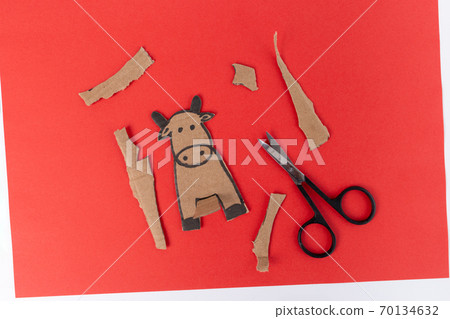 craft cow made of cardboard, craft for small... - Stock Photo [70134632] -  PIXTA
