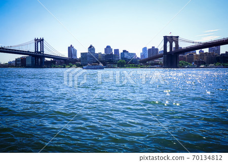 Manhattan Bridge and Brooklyn Bridge Manhattan Bridge and Brooklyn Bridge 70134812