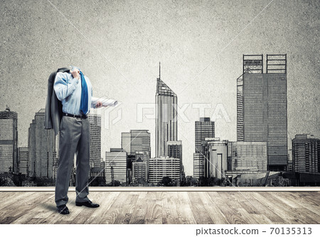 Man of engineering profession 70135313