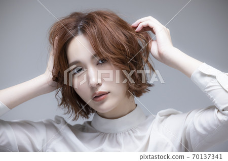 Women beauty hair care 70137341