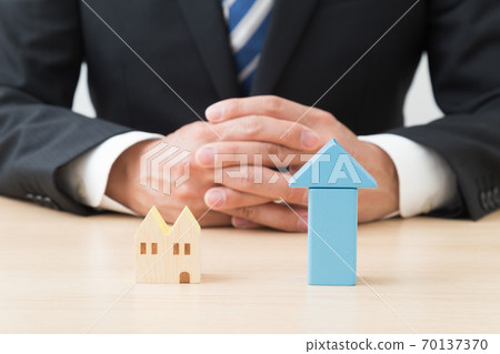 一幢房子 70137370