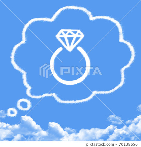 Diamond engagement ring cloud shape 70139656