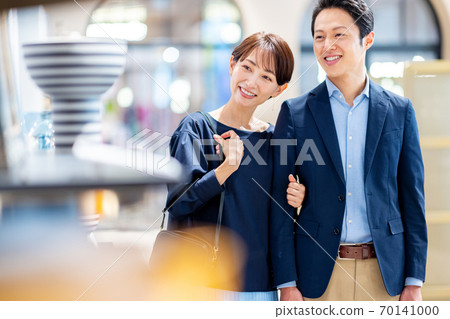 Shopping couple shooting cooperation: g GIFT AND LIFE STYLE 70141000