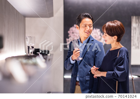 Shopping couple shooting cooperation: g GIFT AND LIFE STYLE Shopping couple shooting cooperation: g GIFT AND LIFE STYLE 70141024