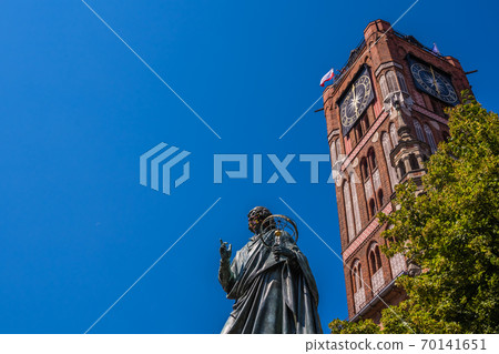 Vertical shot of Nicolaus Copernicus Statue in Torun, Poland 70141651