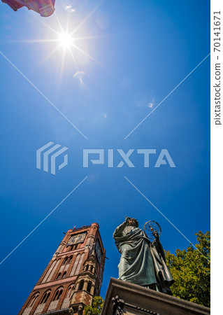 Vertical shot of Nicolaus Copernicus Statue in Torun, Poland 70141671