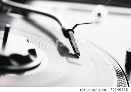 turntable cartridge and stylus on vinyl record turntable cartridge and stylus on vinyl record 70146318