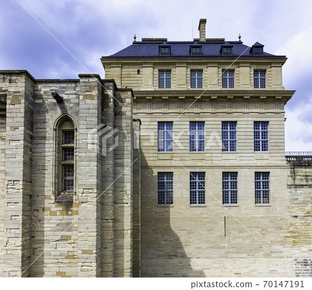 French royal fortress in the town of Vincennes French royal fortress in the town of Vincennes 70147191