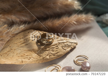 trendy vintage cast brass ring. trendy vintage cast brass ring. 70147220