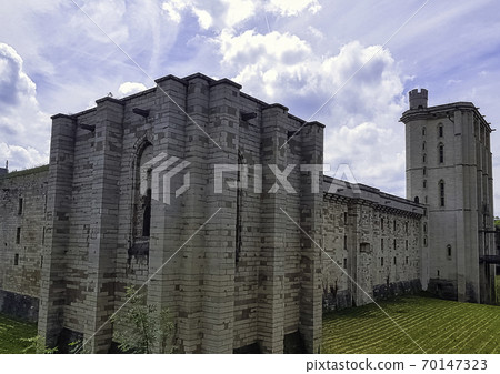 French royal fortress in the town of Vincennes 70147323