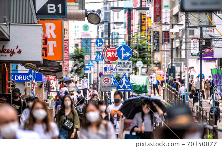 日本橫濱城市景觀:新肺炎,口罩,人群= 2020年9月16日,橫濱站前 日本橫濱城市景觀:新肺炎,口罩,人群= 2020年9月16日,橫濱站前 70150077