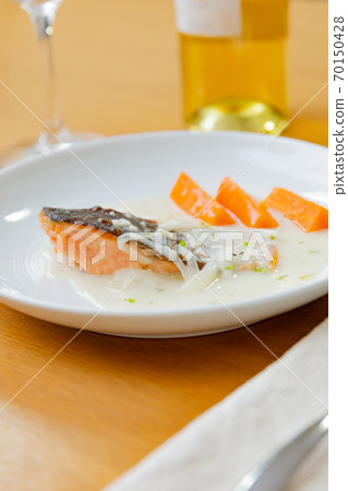 Salmon's Muniel Salmon's Muniel 70150428