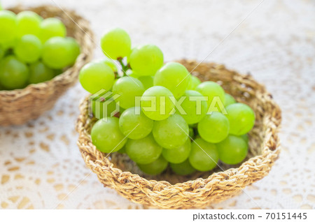 Niagara grapes Niagara grapes 70151445