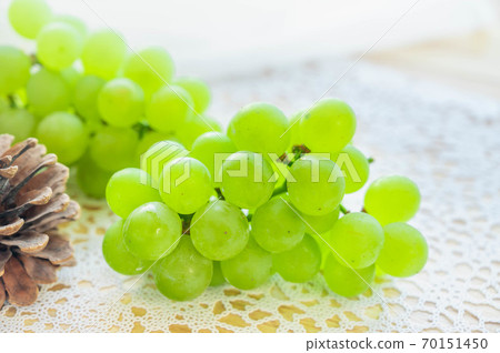 Niagara grapes 70151450