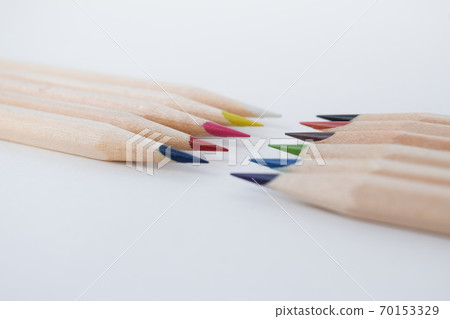 天然材料製成的彩色鉛筆 天然材料製成的彩色鉛筆 70153329