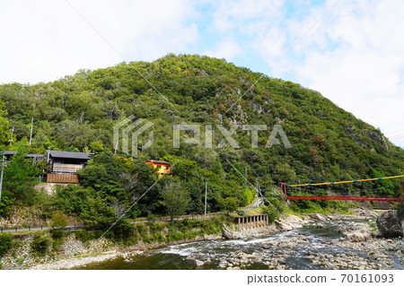 兵庫縣西宮市和寶塚市的竹島溫泉旅館和竹島橋(初秋) 兵庫縣西宮市和寶塚市的竹島溫泉旅館和竹島橋(初秋) 70161093