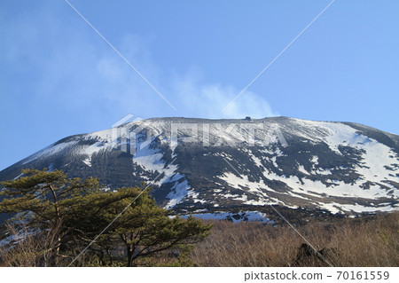Asama plateau in early spring overlooking Mt. Asama with residual snow 70161559