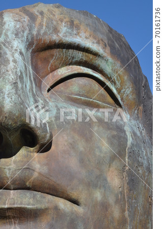 Man's face sculpture in bronze Man's face sculpture in bronze 70161736