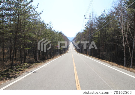 A straight road on the Oni Push Highway 70162563