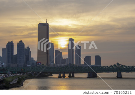 在漢城漢江上的日落 70165231