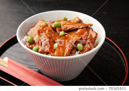 Obihiro-style pork bowl Obihiro-style pork bowl 70165831