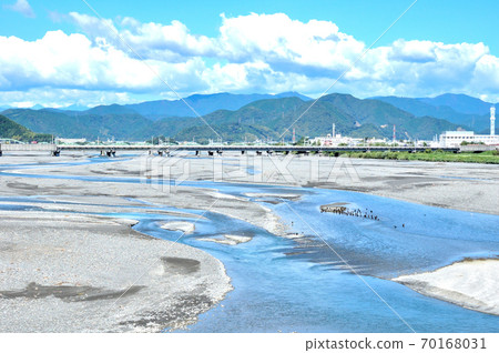 Clear stream of Abe River and Abekawa Bridge Clear stream of Abe River and Abekawa Bridge 70168031