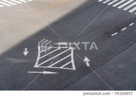 Intersection 70169057