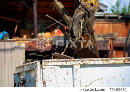 Demolition work Demolition work 70169081