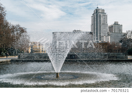 Cityscape of Madrid from the fountain of the Temple Of Debod 70170321