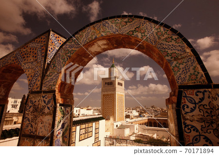 TUNISIA TUNIS CITY MEDINA EZ ZITOUNA MOSQUE 70171894