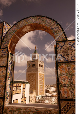 TUNISIA TUNIS CITY MEDINA EZ ZITOUNA MOSQUE 70171898