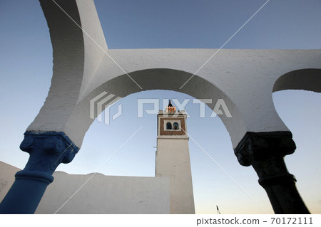 TUNISIA TUNIS CITY MEDINA MOSQUE TUNISIA TUNIS CITY MEDINA MOSQUE 70172111