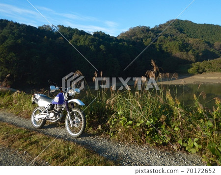 Take a walk on a motorcycle, take a break on a mountain path 70172652
