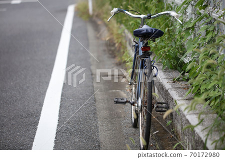 Abandoned bicycle Abandoned bicycle 70172980