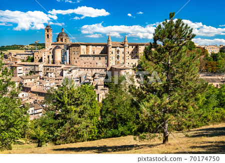 Cityscape of Urbino in Marche, Italy Cityscape of Urbino in Marche, Italy 70174750