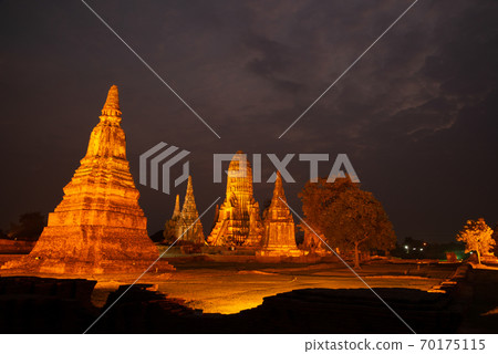 The old ruins of Wat Chaiwatthanaram in Phra Nakhon Si Ayutthaya Province, Thailand And is a famous tourist destination with a long history. And a world heritage. 70175115