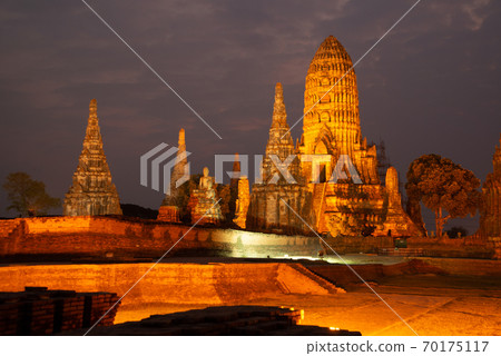 The old ruins of Wat Chaiwatthanaram in Phra Nakhon Si Ayutthaya Province, Thailand And is a famous tourist destination with a long history. And a world heritage. 70175117