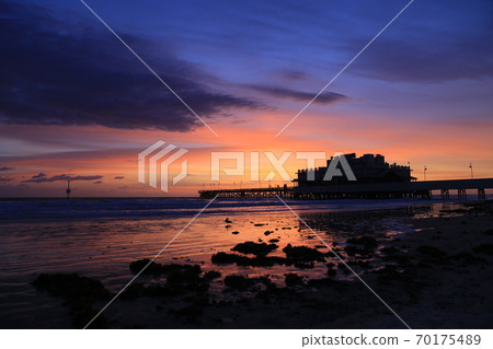 Seaside sunrise with a pier Seaside sunrise with a pier 70175489