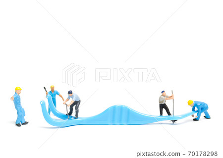 Miniature people : The team work on Dental floss isolate on white background Miniature people : The team work on Dental floss isolate on white background 70178298