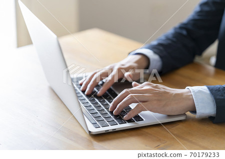 Man working on laptop 70179233