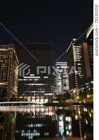 Night view of Marunouchi, Tokyo, such as Palace Hotel Tokyo seen from Wadakuramon of Kokyogaien 70180208