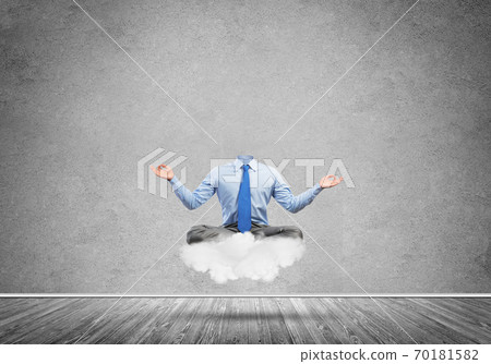 Businessman without head 70181582