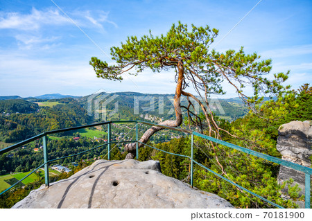 Sandstone lookout point 70181900