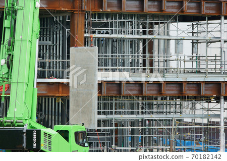 Lifting concrete materials at construction sites and cranes 70182142