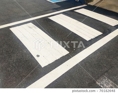 Zebra crossing for pedestrians on the road. Made of thermoplastic material and has light-reflective particles. Provides safety advantages to pedestrians. 70182648