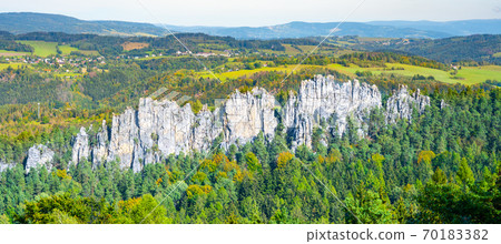 Monumental sandstone ridge Monumental sandstone ridge 70183382