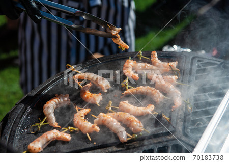 A professional cook prepares shrimps 70183738