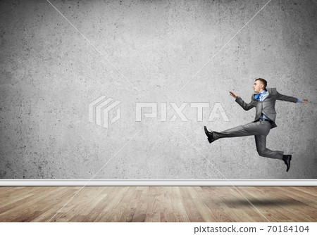 Businessman jumping high Businessman jumping high 70184104