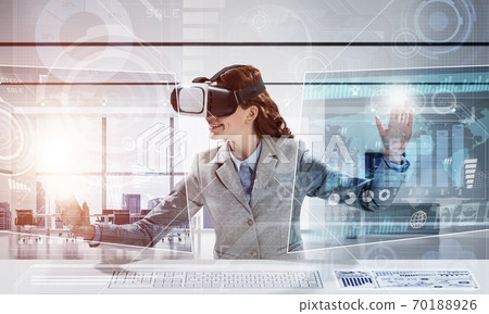 Virtual reality goggles for business purposes Virtual reality goggles for business purposes 70188926
